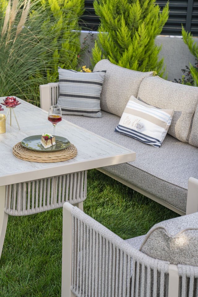 MARİNA BAHÇE OTURMA GRUBU